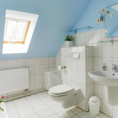 Fuer Sechs Personen Im Dachgeschoss By Interhome Lägenhet *