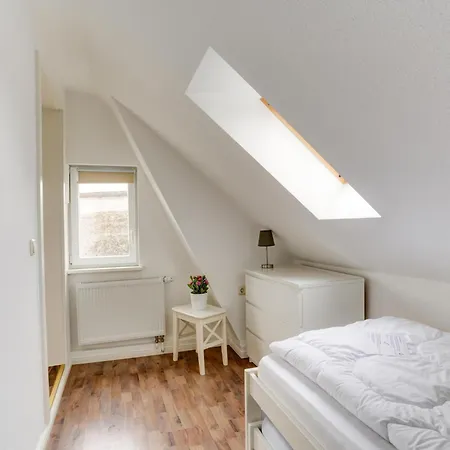 Fuer Sechs Personen Im Dachgeschoss By Interhome Lägenhet